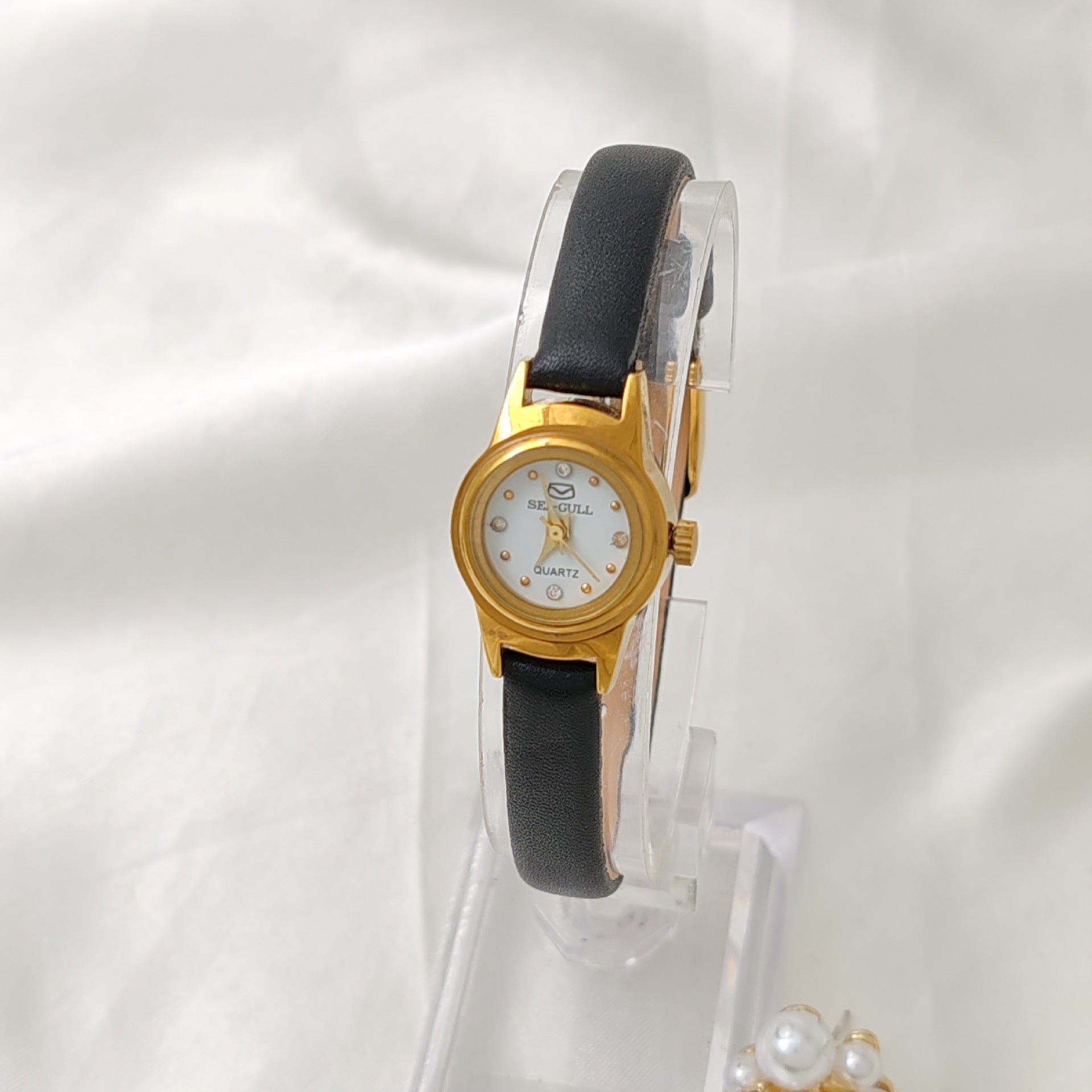 French Entry Lux Delicate Lady Diamond Small Golden Watch